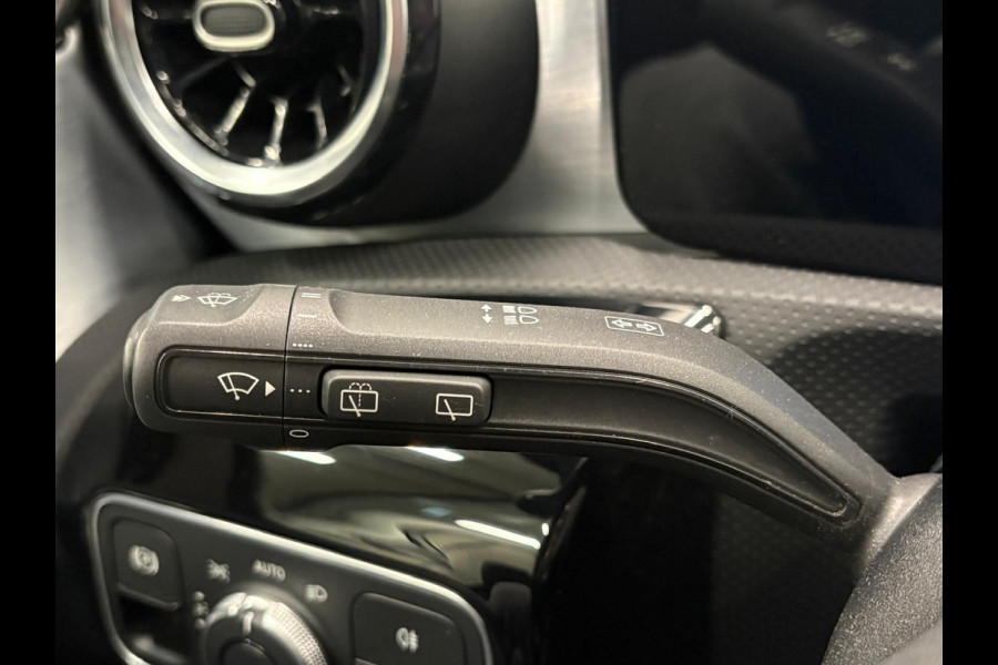 Mercedes-Benz A-Klasse 250 e AMG Line Panoramadak Cruise Control Full LED Matrix PDC VA+Camera 18" Velgen Side Assist Trekhaak Stoelverwarming