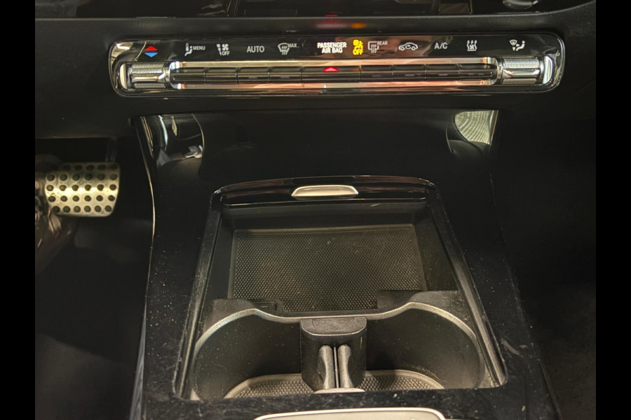 Mercedes-Benz A-Klasse 250 e AMG Line Panoramadak Cruise Control Full LED Matrix PDC VA+Camera 18" Velgen Side Assist Trekhaak Stoelverwarming