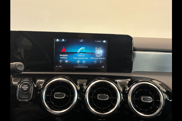 Mercedes-Benz A-Klasse 250 e AMG Line Panoramadak Cruise Control Full LED Matrix PDC VA+Camera 18" Velgen Side Assist Trekhaak Stoelverwarming