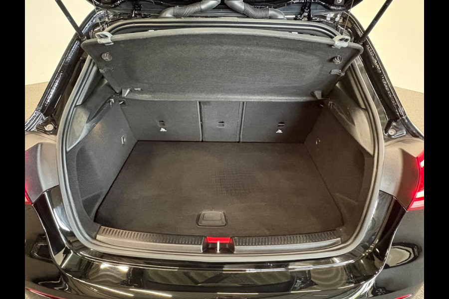 Mercedes-Benz A-Klasse 250 e AMG Line Panoramadak Cruise Control Full LED Matrix PDC VA+Camera 18" Velgen Side Assist Trekhaak Stoelverwarming