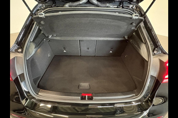 Mercedes-Benz A-Klasse 250 e AMG Line Panoramadak Cruise Control Full LED Matrix PDC VA+Camera 18" Velgen Side Assist Trekhaak Stoelverwarming
