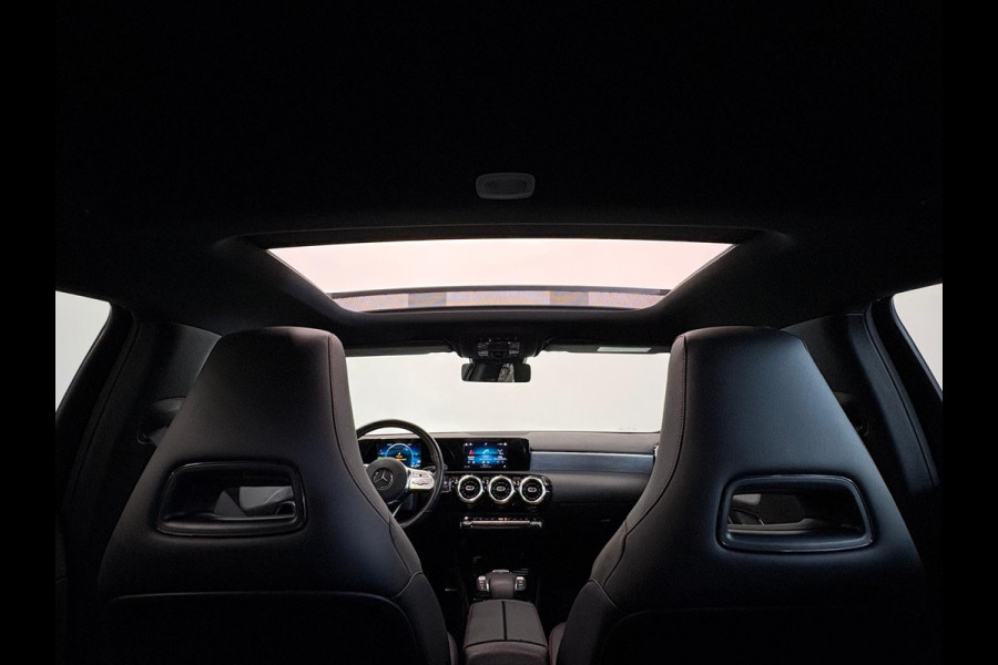 Mercedes-Benz A-Klasse 250 e AMG Line Panoramadak Cruise Control Full LED Matrix PDC VA+Camera 18" Velgen Side Assist Trekhaak Stoelverwarming