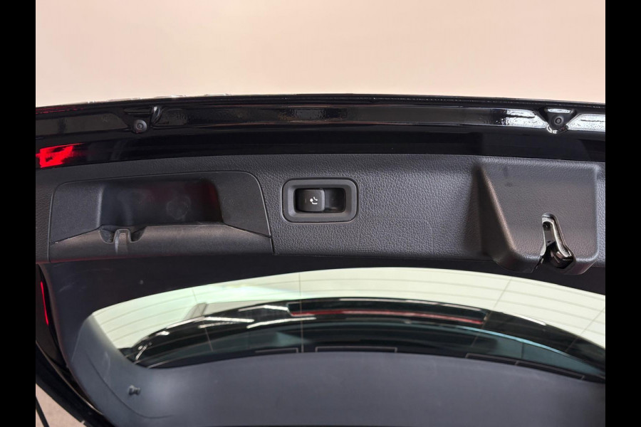 Mercedes-Benz A-Klasse 250 e AMG Line Panoramadak Cruise Control Full LED Matrix PDC VA+Camera 18" Velgen Side Assist Trekhaak Stoelverwarming