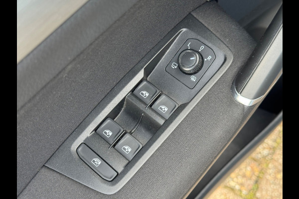 Volkswagen Touran 1.5 TSI Comfortline 2019 NAVI AIRCO Trekh!