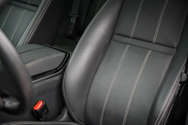 Land Rover Range Rover Velar 2.0 P400e Edition Panoramadak Meridian Memory Camera Panoramadak Trekhaak R-Dynamic Stoel/Stuur Verwarming