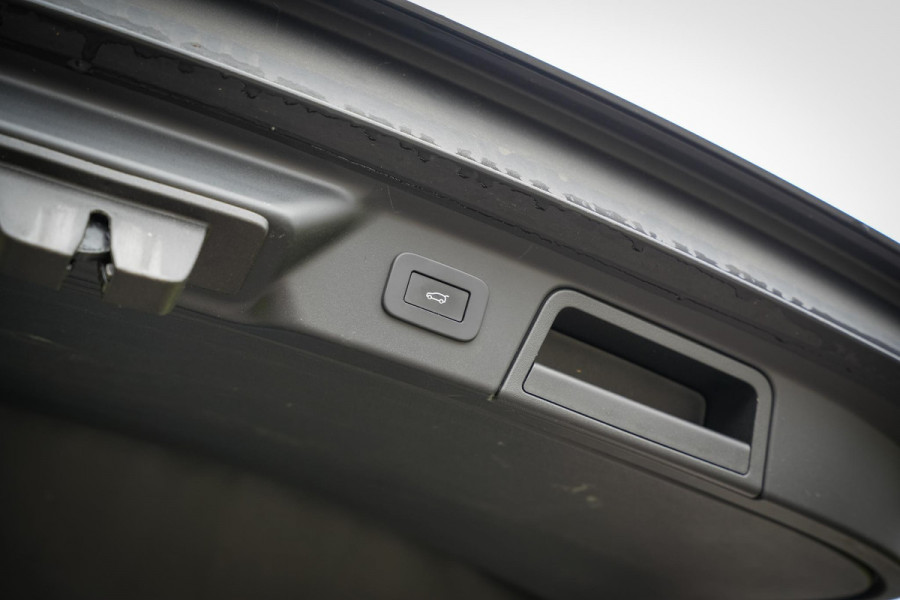 Land Rover Range Rover Velar 2.0 P400e Edition Panoramadak Meridian Memory Camera Panoramadak Trekhaak R-Dynamic Stoel/Stuur Verwarming