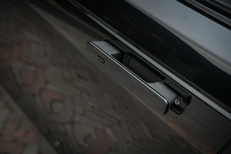 Land Rover Range Rover Velar 2.0 P400e Edition Panoramadak Meridian Memory Camera Panoramadak Trekhaak R-Dynamic Stoel/Stuur Verwarming