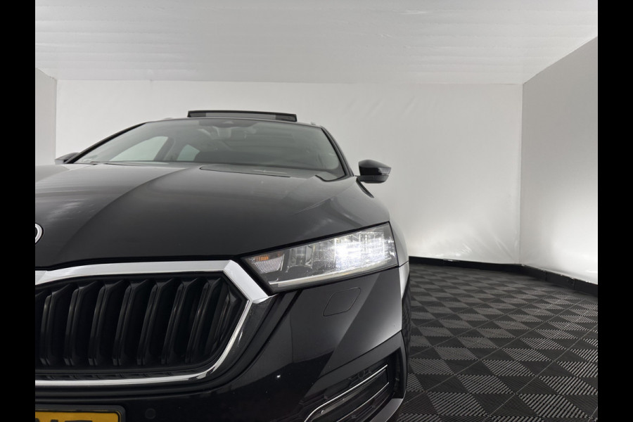 Škoda Octavia Combi 1.0 TSI Style (INCL-BTW) *PANO | FULL-LED | LANE-ASSIST | DIGI-COCKPIT | HEATED-COMFORTSEATS | NAVI-FULLMAP | PRIVACYGLASS | KEYLESS | DAB | ECC | PDC | CRUISE | TOWBAR | 18''ALU*