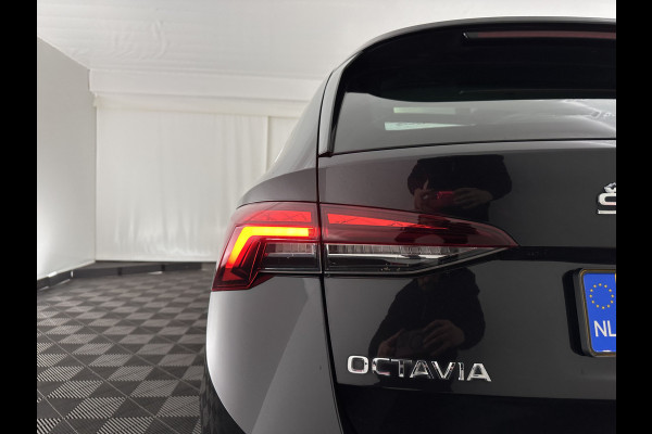 Škoda Octavia Combi 1.0 TSI Style (INCL-BTW) *PANO | FULL-LED | LANE-ASSIST | DIGI-COCKPIT | HEATED-COMFORTSEATS | NAVI-FULLMAP | PRIVACYGLASS | KEYLESS | DAB | ECC | PDC | CRUISE | TOWBAR | 18''ALU*
