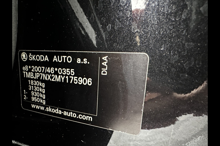 Škoda Octavia Combi 1.0 TSI Style (INCL-BTW) *PANO | FULL-LED | LANE-ASSIST | DIGI-COCKPIT | HEATED-COMFORTSEATS | NAVI-FULLMAP | PRIVACYGLASS | KEYLESS | DAB | ECC | PDC | CRUISE | TOWBAR | 18''ALU*