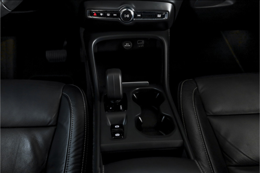 Volvo XC40 1.5 T4 Recharge Inscription Expression | Elek. Trekhaak | Dig. Cockpit | Cruise | Stoel-+Stuurverw. | Leder | Elek. Klep | PDC | Camera | NAV+App. Connect | ECC | LM 18" | 0676