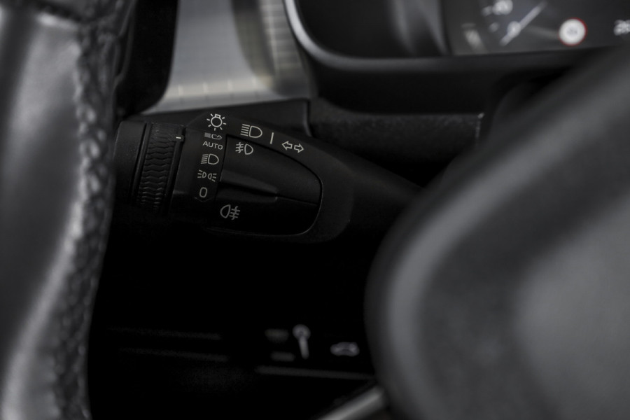 Volvo XC40 1.5 T4 Recharge Inscription Expression | Elek. Trekhaak | Dig. Cockpit | Cruise | Stoel-+Stuurverw. | Leder | Elek. Klep | PDC | Camera | NAV+App. Connect | ECC | LM 18" | 0676
