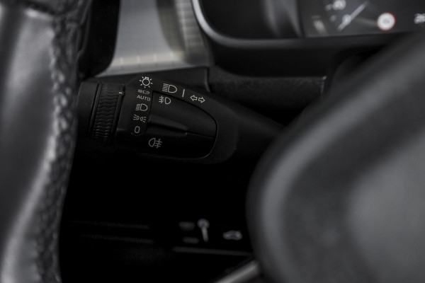 Volvo XC40 1.5 T4 Recharge Inscription Expression | Elek. Trekhaak | Dig. Cockpit | Cruise | Stoel-+Stuurverw. | Leder | Elek. Klep | PDC | Camera | NAV+App. Connect | ECC | LM 18" | 0676