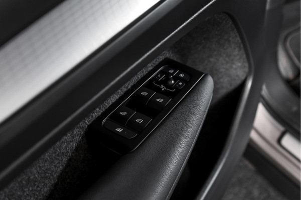 Volvo XC40 1.5 T4 Recharge Inscription Expression | Elek. Trekhaak | Dig. Cockpit | Cruise | Stoel-+Stuurverw. | Leder | Elek. Klep | PDC | Camera | NAV+App. Connect | ECC | LM 18" | 0676