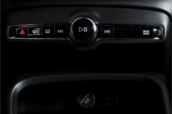 Volvo XC40 1.5 T4 Recharge R-Design | Dig. Cockpit | Elek. Klep | Cruise | PDC | NAV+App. Connect | LED | ECC | LM 19" | 2282