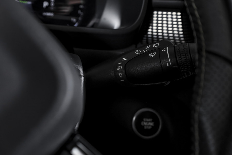 Volvo XC40 1.5 T4 Recharge R-Design | Dig. Cockpit | Elek. Klep | Cruise | PDC | NAV+App. Connect | LED | ECC | LM 19" | 2282