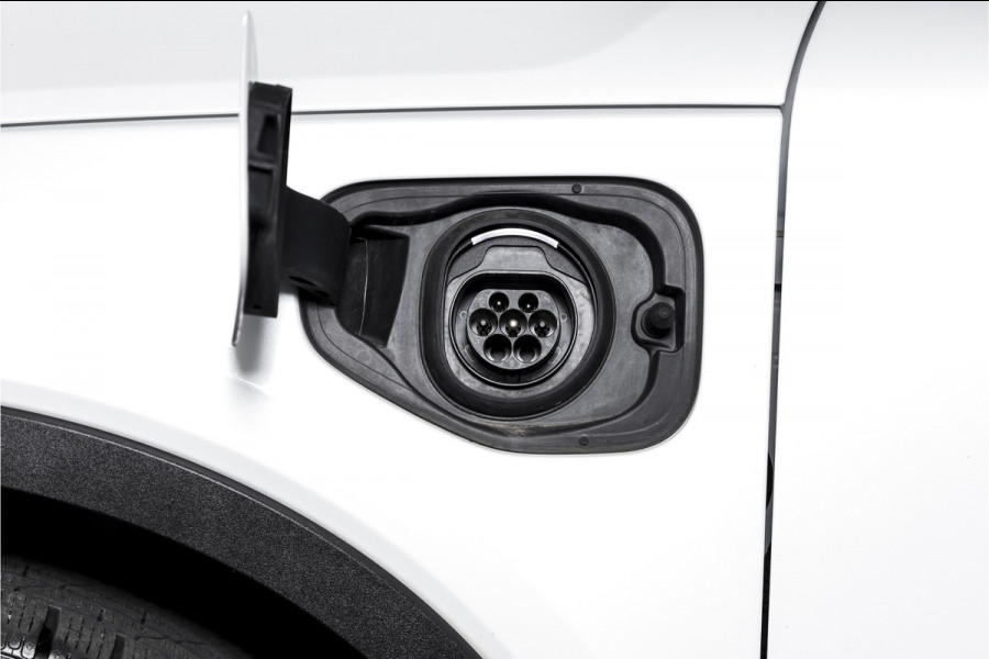 Volvo XC40 1.5 T4 Recharge R-Design | Dig. Cockpit | Elek. Klep | Cruise | PDC | NAV+App. Connect | LED | ECC | LM 19" | 2282