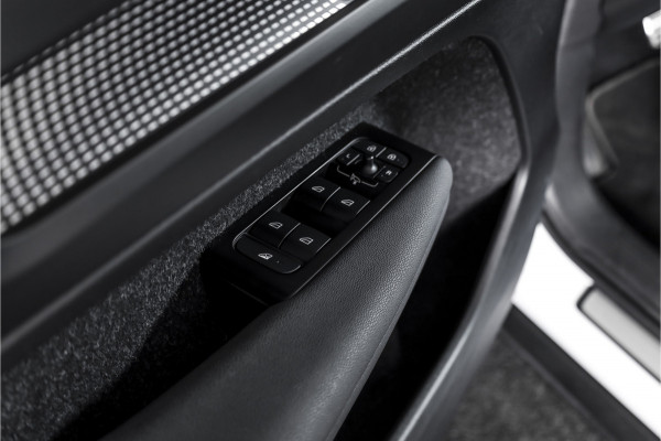 Volvo XC40 1.5 T4 Recharge R-Design | Dig. Cockpit | Elek. Klep | Cruise | PDC | NAV+App. Connect | LED | ECC | LM 19" | 2282