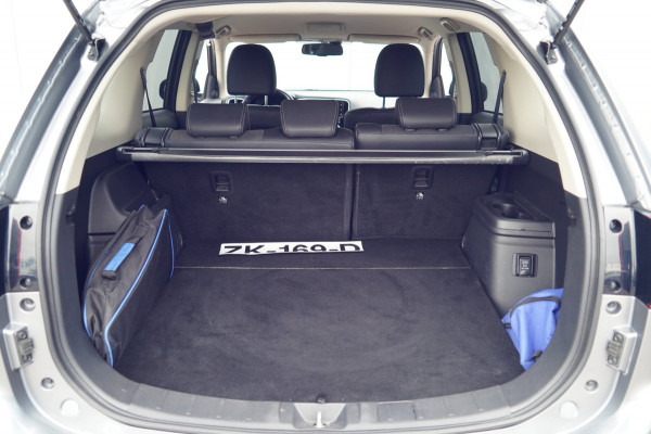 Mitsubishi Outlander 2.4 PHEV Intense / 79dkm NAP / Trekhaak / Carplay / Stoelverw. / Org. NL / Camera