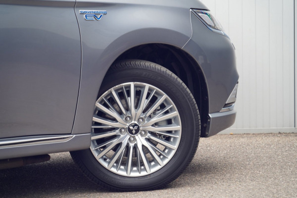 Mitsubishi Outlander 2.4 PHEV Intense / 79dkm NAP / Trekhaak / Carplay / Stoelverw. / Org. NL / Camera