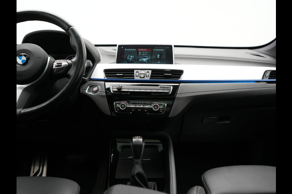 BMW X1 xDrive25e M Sport PHEV 221pk Dealer O.H | Trekhaak Afn. | Panodak | Camera | Sportstoelen & Sportstuur Verwarmd | Hifi Audio | Cruise Control | Sfeerverlichting | Navigatie | DAB | 19"L.M | Plug In Hybrid |