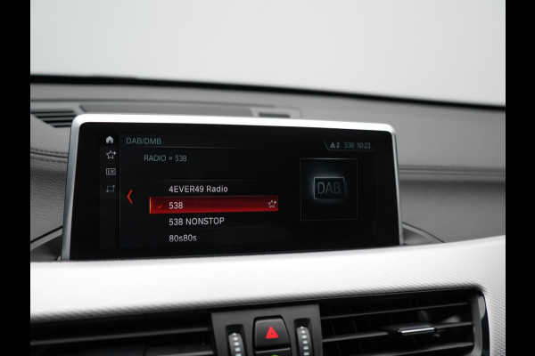 BMW X1 xDrive25e M Sport PHEV 221pk Dealer O.H | Trekhaak Afn. | Panodak | Camera | Sportstoelen & Sportstuur Verwarmd | Hifi Audio | Cruise Control | Sfeerverlichting | Navigatie | DAB | 19"L.M | Plug In Hybrid |