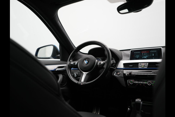 BMW X1 xDrive25e M Sport PHEV 221pk Dealer O.H | Trekhaak Afn. | Panodak | Camera | Sportstoelen & Sportstuur Verwarmd | Hifi Audio | Cruise Control | Sfeerverlichting | Navigatie | DAB | 19"L.M | Plug In Hybrid |
