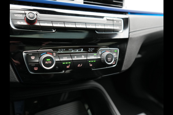 BMW X1 xDrive25e M Sport PHEV 221pk Dealer O.H | Trekhaak Afn. | Panodak | Camera | Sportstoelen & Sportstuur Verwarmd | Hifi Audio | Cruise Control | Sfeerverlichting | Navigatie | DAB | 19"L.M | Plug In Hybrid |