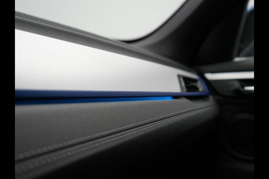 BMW X1 xDrive25e M Sport PHEV 221pk Dealer O.H | Trekhaak Afn. | Panodak | Camera | Sportstoelen & Sportstuur Verwarmd | Hifi Audio | Cruise Control | Sfeerverlichting | Navigatie | DAB | 19"L.M | Plug In Hybrid |