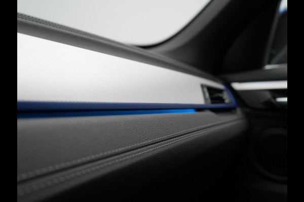 BMW X1 xDrive25e M Sport PHEV 221pk Dealer O.H | Trekhaak Afn. | Panodak | Camera | Sportstoelen & Sportstuur Verwarmd | Hifi Audio | Cruise Control | Sfeerverlichting | Navigatie | DAB | 19"L.M | Plug In Hybrid |