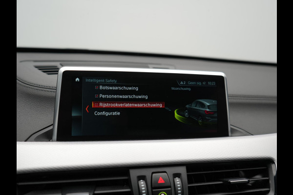 BMW X1 xDrive25e M Sport PHEV 221pk Dealer O.H | Trekhaak Afn. | Panodak | Camera | Sportstoelen & Sportstuur Verwarmd | Hifi Audio | Cruise Control | Sfeerverlichting | Navigatie | DAB | 19"L.M | Plug In Hybrid |