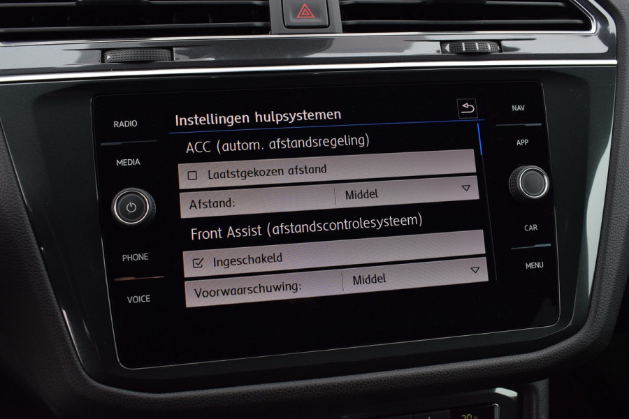 Volkswagen Tiguan Allspace 1.5 TSI 150pk DSG R-line 7-Persoons | Pano | Camera | Trekhaak