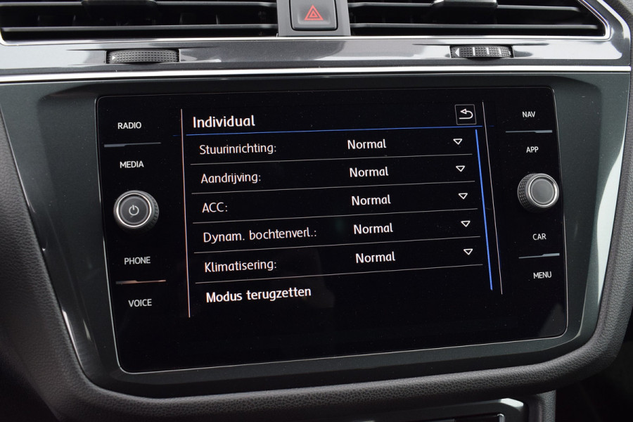 Volkswagen Tiguan Allspace 1.5 TSI 150pk DSG R-line 7-Persoons | Pano | Camera | Trekhaak