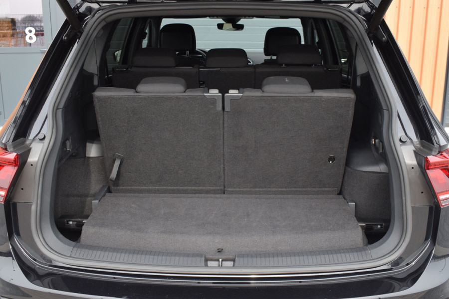 Volkswagen Tiguan Allspace 1.5 TSI 150pk DSG R-line 7-Persoons | Pano | Camera | Trekhaak