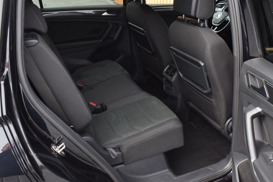 Volkswagen Tiguan Allspace 1.5 TSI 150pk DSG R-line 7-Persoons | Pano | Camera | Trekhaak