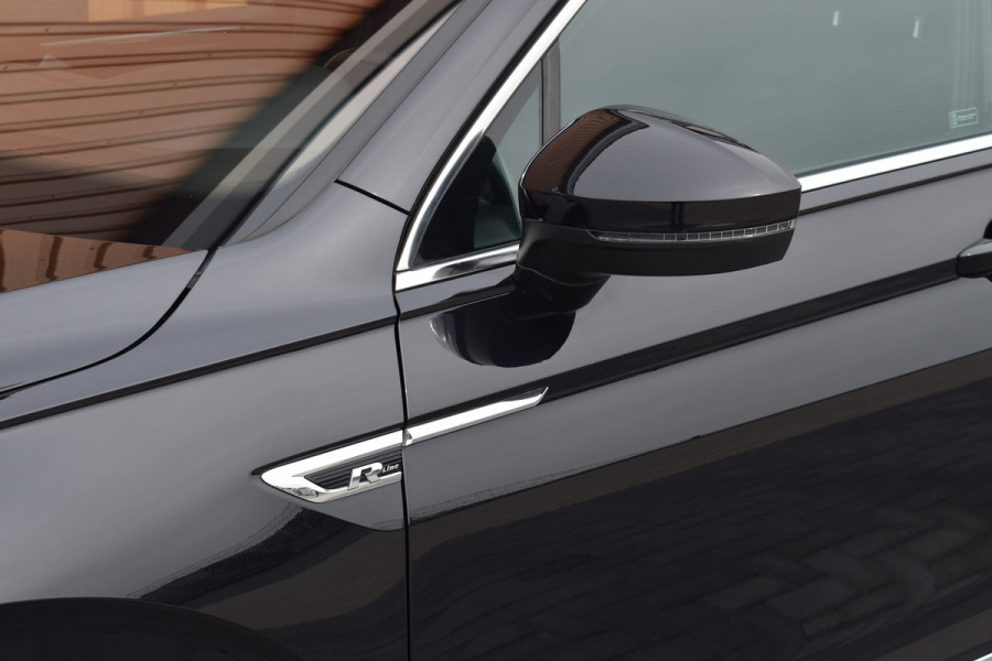 Volkswagen Tiguan Allspace 1.5 TSI 150pk DSG R-line 7-Persoons | Pano | Camera | Trekhaak