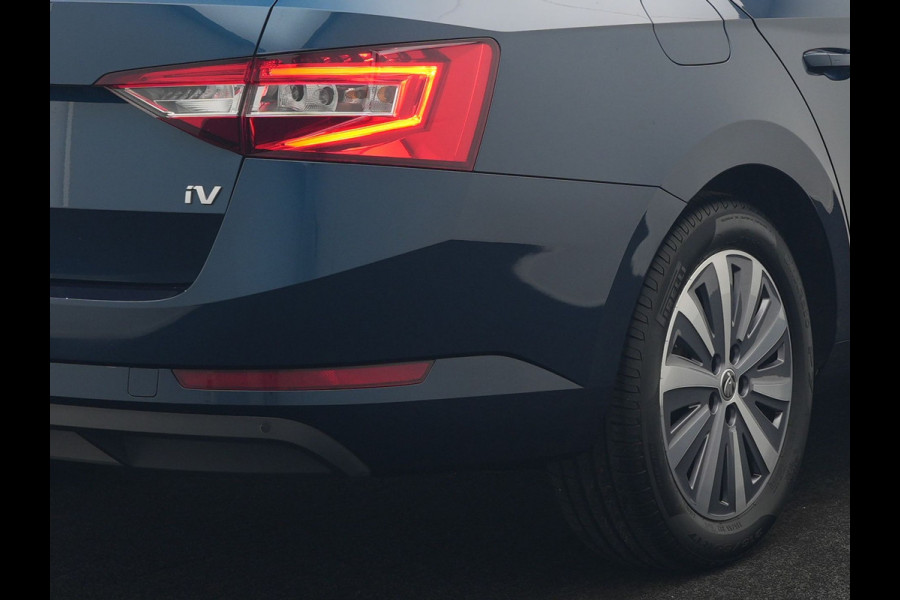 Škoda Superb Combi 1.4 TSI iV Ambition PHEV 218pk Dealer O.H. | Camera | Lederen Sportstoelen Memory & Verwarmd | Keyless | Apple Carplay | Virtual Cockpit | Navigatie | Cruise Control | DAB | Plug In Hybrid