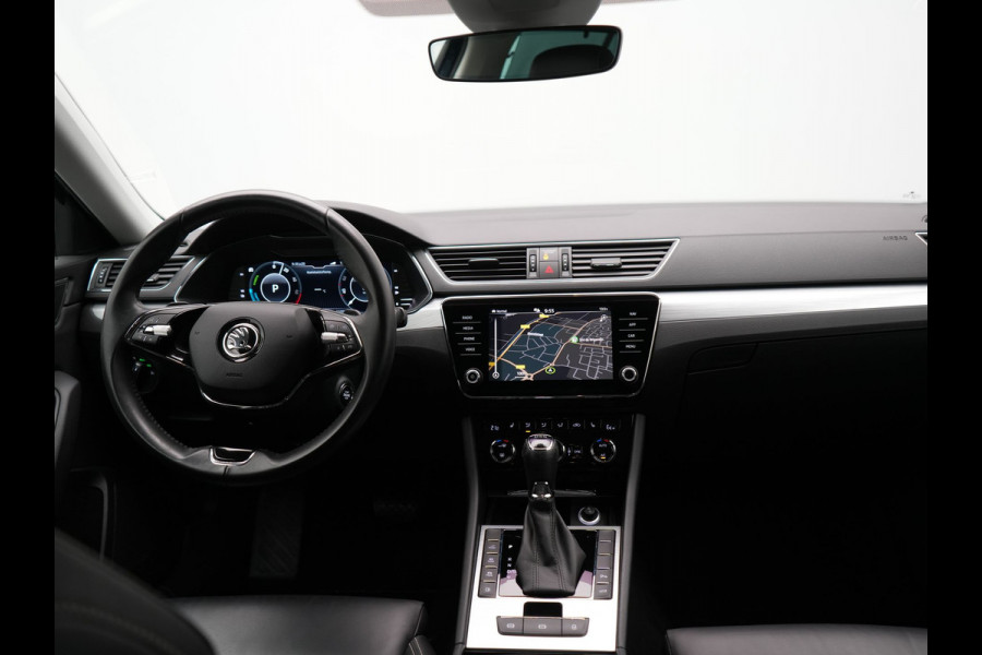 Škoda Superb Combi 1.4 TSI iV Ambition PHEV 218pk Dealer O.H. | Camera | Lederen Sportstoelen Memory & Verwarmd | Keyless | Apple Carplay | Virtual Cockpit | Navigatie | Cruise Control | DAB | Plug In Hybrid