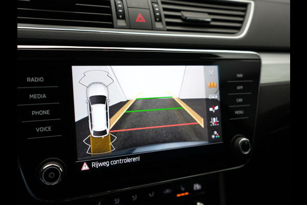 Škoda Superb Combi 1.4 TSI iV Ambition PHEV 218pk Dealer O.H. | Camera | Lederen Sportstoelen Memory & Verwarmd | Keyless | Apple Carplay | Virtual Cockpit | Navigatie | Cruise Control | DAB | Plug In Hybrid