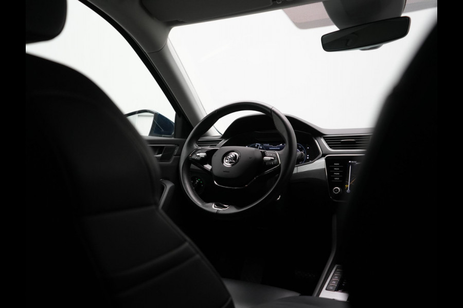 Škoda Superb Combi 1.4 TSI iV Ambition PHEV 218pk Dealer O.H. | Camera | Lederen Sportstoelen Memory & Verwarmd | Keyless | Apple Carplay | Virtual Cockpit | Navigatie | Cruise Control | DAB | Plug In Hybrid