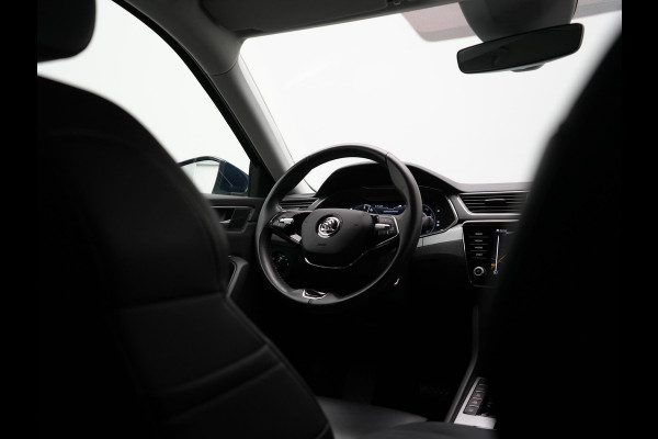 Škoda Superb Combi 1.4 TSI iV Ambition PHEV 218pk Dealer O.H. | Camera | Lederen Sportstoelen Memory & Verwarmd | Keyless | Apple Carplay | Virtual Cockpit | Navigatie | Cruise Control | DAB | Plug In Hybrid