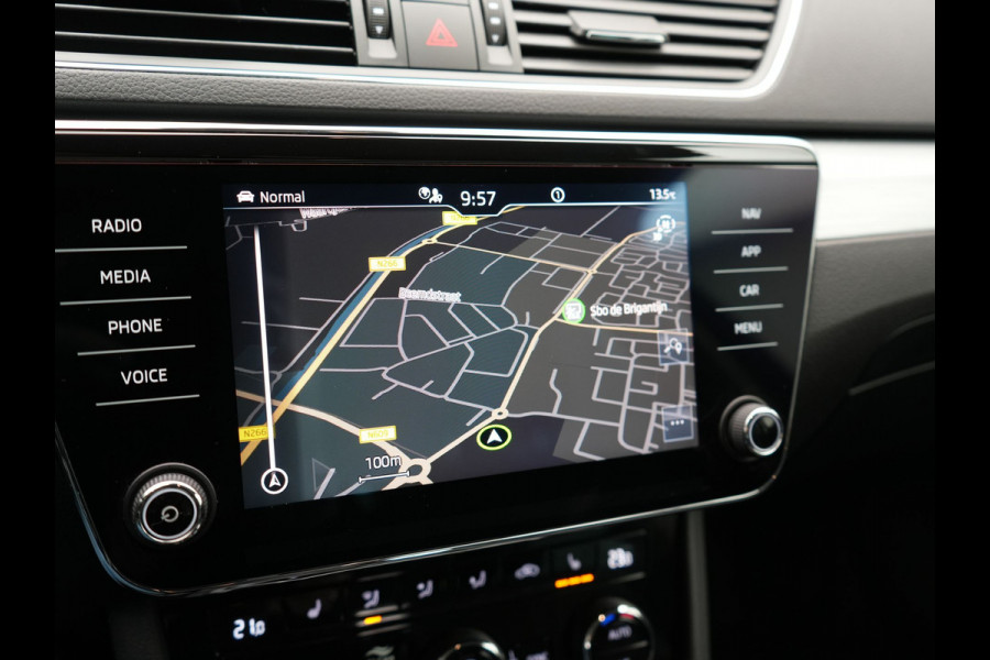 Škoda Superb Combi 1.4 TSI iV Ambition PHEV 218pk Dealer O.H. | Camera | Lederen Sportstoelen Memory & Verwarmd | Keyless | Apple Carplay | Virtual Cockpit | Navigatie | Cruise Control | DAB | Plug In Hybrid