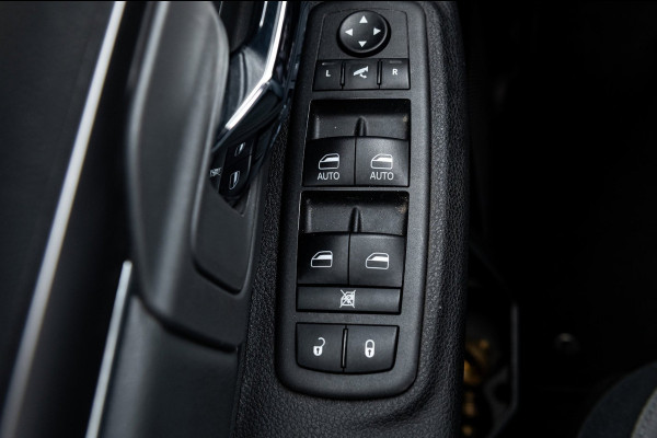 Dodge Ram 1500 5.7 V8 4x4 Crew Cab 5'7 Laramie Schuifdak I LPG I Stuur & stoelverwarming I Trekhaak I Camera I Alpine I Sidebars