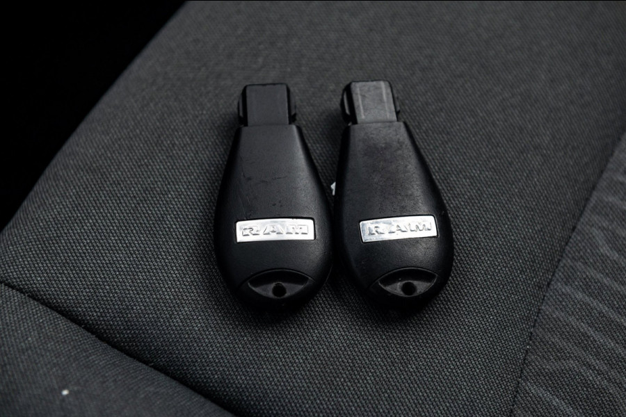 Dodge Ram 1500 5.7 V8 4x4 Crew Cab 5'7 Laramie Schuifdak I LPG I Stuur & stoelverwarming I Trekhaak I Camera I Alpine I Sidebars