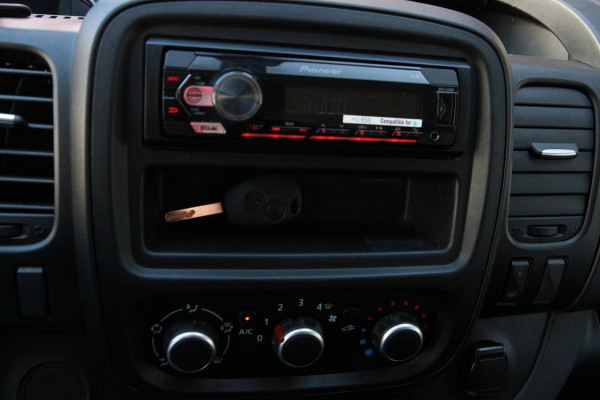 Renault Trafic 2.0 dCi 120PK T29 L2H1 / Laadruimte inrichting / Trekhaak / Camera