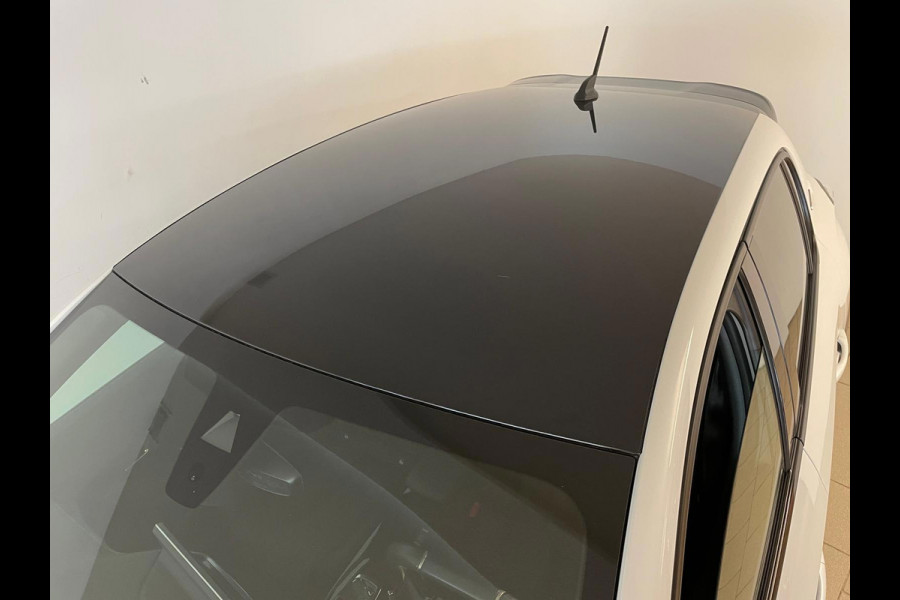 Peugeot 208 1.2 PureTech GT-Line AIRCO NAVI CRUISE BT STOELVERW CAMERA PDC PARELMOER WIT ZWARTE HEMEL PRIVACYGLAS ZEER NETTE AUTO