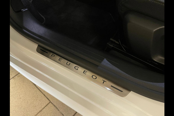 Peugeot 208 1.2 PureTech GT-Line AIRCO NAVI CRUISE BT STOELVERW CAMERA PDC PARELMOER WIT ZWARTE HEMEL PRIVACYGLAS ZEER NETTE AUTO