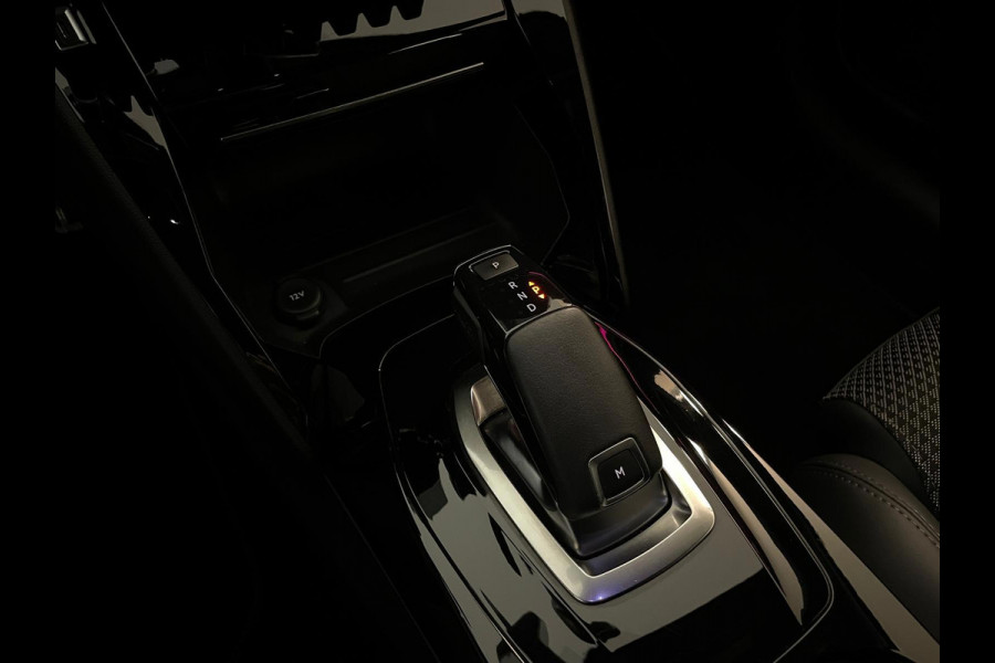 Peugeot 208 1.2 PureTech GT-Line AIRCO NAVI CRUISE BT STOELVERW CAMERA PDC PARELMOER WIT ZWARTE HEMEL PRIVACYGLAS ZEER NETTE AUTO