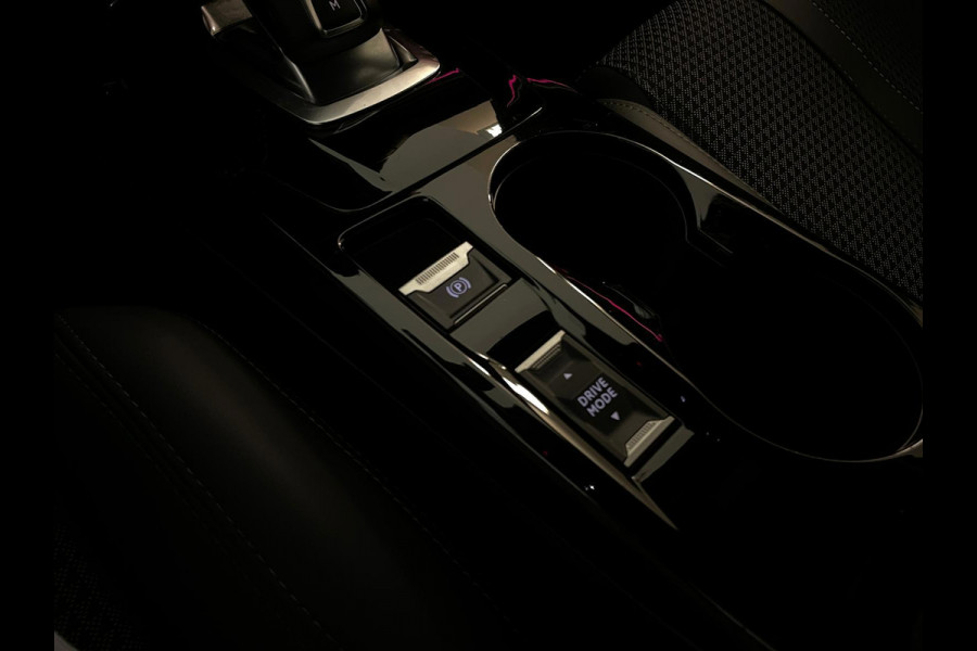 Peugeot 208 1.2 PureTech GT-Line AIRCO NAVI CRUISE BT STOELVERW CAMERA PDC PARELMOER WIT ZWARTE HEMEL PRIVACYGLAS ZEER NETTE AUTO