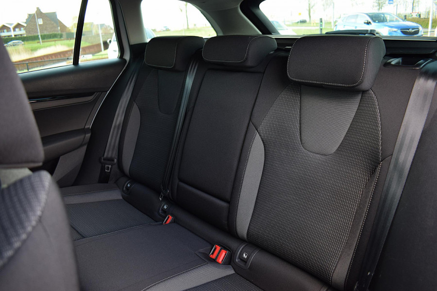 Škoda Octavia Combi 1.0 TSI Business Edition | Carplay | Camera | Adaptive | Climate